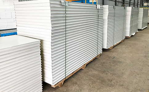 使用聚氨酯PU封邊巖棉夾芯板時(shí)，我們應(yīng)該注意哪些方面？